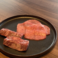 焼肉うしごろ 銀座店 - タンとハラミ！