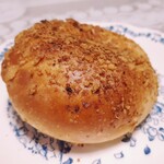 ジャン・フランソワ - スパイシービーフカレーパン324円（税込）