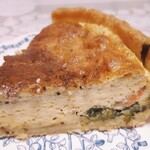 ジャン・フランソワ - サーモンとほうれん草のキッシュ496円（税込）