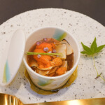 トゥ・ラ・ジョア イズム - 松茸と根室の雲丹、平目のムースの洋風土瓶蒸し