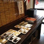 おもと - お惣菜を選んでその場で食べます。