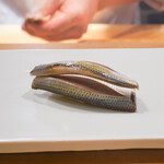 東麻布 天本 - 新子２枚のせ