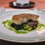 Saucer - 平目の下には青紫蘇のリゾットが敷かれて綺麗。