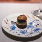 Saucer - シンプルなチーズシューではなくて、ここからしっかりとこだわりアリのグジェールです。