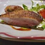 Saucer - 表面と身のコントラストがある火入れ。じゅわじゅわと美味しい。