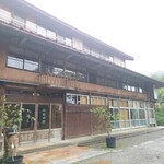 山田旅館 - 雨降りなので、白っぽい写真に、、、