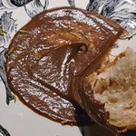 Saucer - ポルチーニとコンソメをペースト状になるまで煮詰めたソースは凝縮された旨味の塊。それを熱々なパンでぬぐって食べます。旨しです。