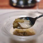 Saucer - 蕎麦茶の香ばしく柔らかな苦味と雲丹や茄子の甘味のバランスが良い一皿でした。