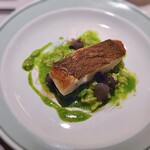 Saucer - ベストな焼き加減の平目のポワレ。