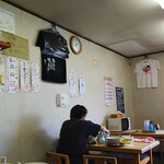 支那そば心麺 - 店内風景・新商品は壁に張り出されています。