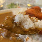 インド料理専門店 ニサン - カレーはチキンor日替り選べます。これは「チキン」