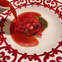 フレンチ割烹 宿 - 蒸したムール貝、ズッキーニとパプリカのタプナード、ビーツ風味の魚スープ