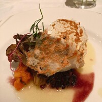 フレンチ割烹 宿 - 愛媛県産 真鯛と舞茸のポワレ、雲丹添え、帆立貝のフィアンティーヌ