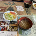 ライフ - ランチセットのサラダと味噌汁