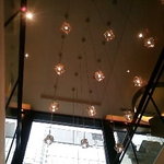 ハーゲンダッツ　ラ　メゾン　ギンザ - エントランスの天井