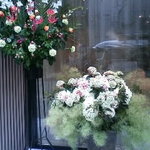 ハーゲンダッツ　ラ　メゾン　ギンザ - 入り口にはお花が･･･