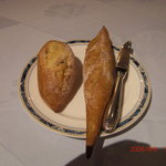パン　右、ライ麦パン　左、海草のパン