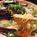 博多長浜らーめん 六角堂 淵野辺本店 - 麺は極細ストレート麺（棒麺）