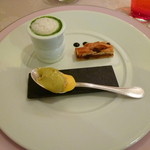 エタンセール カワモト - 【オードブル】（金美にんじんのムースとタイラギ貝、ふきのとうのソース添え・ミートパイ・ほうれん草のムース）