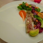 エタンセール カワモト - 【ジャンボンベルシー】右半分のみの斬新な盛り付け