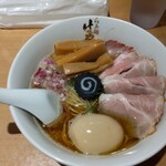 らぁ麺 はやし田 - 炭火焼鯵煮干そば 900円、特製トッピング 無料(通常 200円)