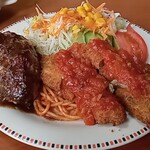 フォレスタ - チキンカツレツとチーズ入りハンバーグ アップ