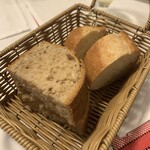 ル・マルカッサン - 胡桃のパンにバタール　一人前で4切