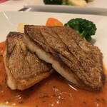 ル・マルカッサン - 真鯛の半身も食べ応えあり