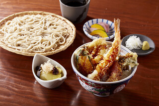 h Ishiusubiki Soba Ishiraku - 週末お昼限定　天丼と二八そばのセット