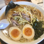 椿ラーメンショップ - ネギラーメン＋煮卵