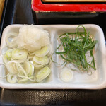 きそば 柏屋 - 薬味はネギ、大根おろし、大葉