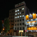 THE BAR 灯火 - プラザホテル一階右手の階段より