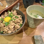 鳥恵 - そぼろ丼、鶏スープ