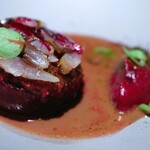 フランス料理 エステール by アラン・デュカス - ビーツと皮のジュ　イワシのスモーク