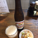 丸長中華そば店 - 「ビール」（小瓶、500圓）とサーヴィスのおつまみ。