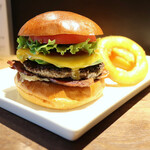 クラフトバーガー - クラフトバーガーデラックス(レギュラー 1,500円)
            オニオンリングトッピング付き