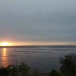 シーサイドホテル - 5時くらいに目がさめたらみごとな燃える朝焼け