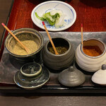 蕎麦と料理 あふひ - かけそば用薬味　山椒・黒七味・一味