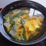 魚久 - わかめとお豆腐のお味噌汁