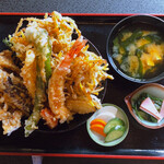 魚久 - 天丼　800円