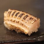 すし大 - カマスの炙り