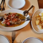 トラットリア イル ピスタッキオ - イサキまる一匹パンテッレリーア島風、ジャガイモのオーブン焼き