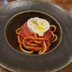 HEEK - トマトソースのパスタ