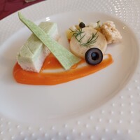 シンフォニー東京湾クルーズ - エビと枝豆のテリーヌ オレンジ香る人参のピュレ