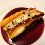 レストラン・セン - タイムの香りをつけたヤガラのポワレ　赤ワインソースで