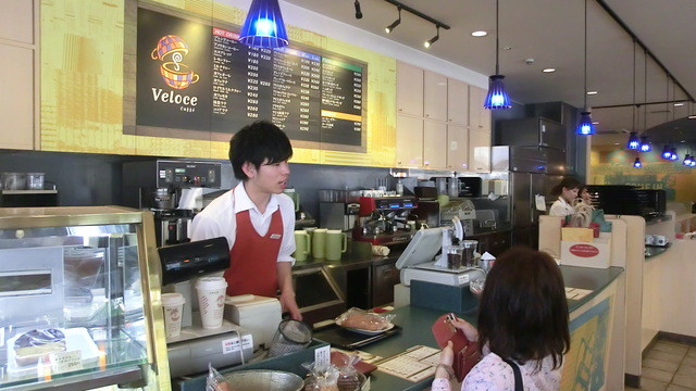 今日駅前で180円のコーヒー 恐ろしぃほどのにぎわいよう 京都 カフェ ベローチェ 京都駅前店 By Dewadewa カフェ ベローチェ 京都駅前店 Caffe Veloce 京都 カフェ 食べログ