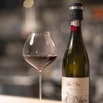 かわ津 - La Vie Pinot Noir（600円／グラス）。