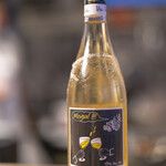 かわ津 - ここでボトルワインをオーダー。Les Caves CathedATHEDRALES（4,800円／ボトル）。