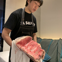La Brianza - サカエヤさんの熟成肉を見せてくれる奥野シェフ