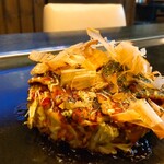 いちはな - 料理写真:ランチセット(￥950)のメイン料理、豚玉！
従業員さんが熱々鉄板に置いてくださります！